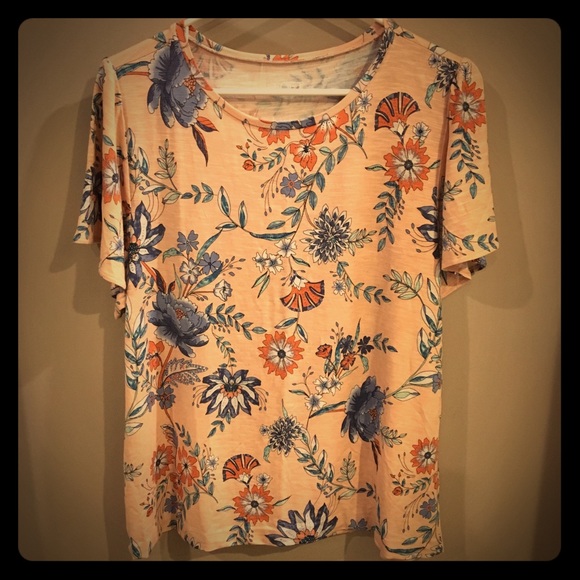 LOFT Tops - NWOT, LOFT, T-Shirt w/Flutter Sleeves